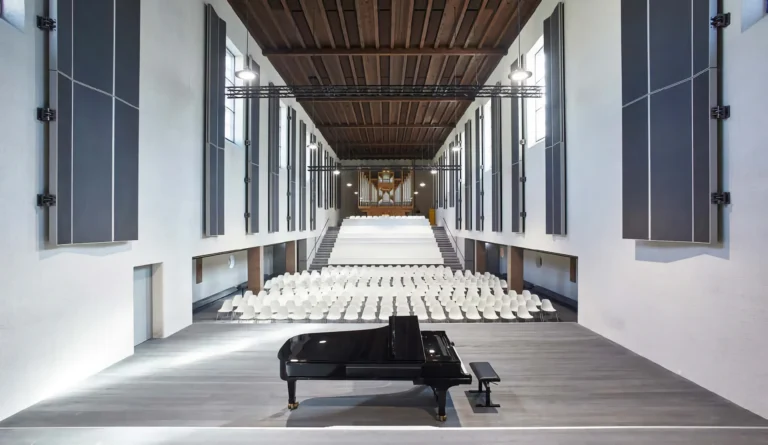 Wenn der Kirchenraum nicht mehr passt