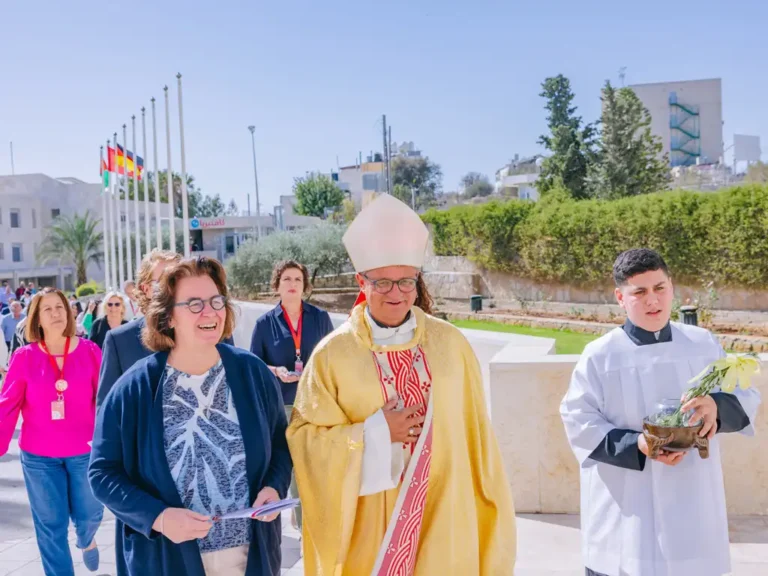 Einsegnung neuer Tageschirurgie des Kinderspitals Bethlehem durch Bischof Gmür